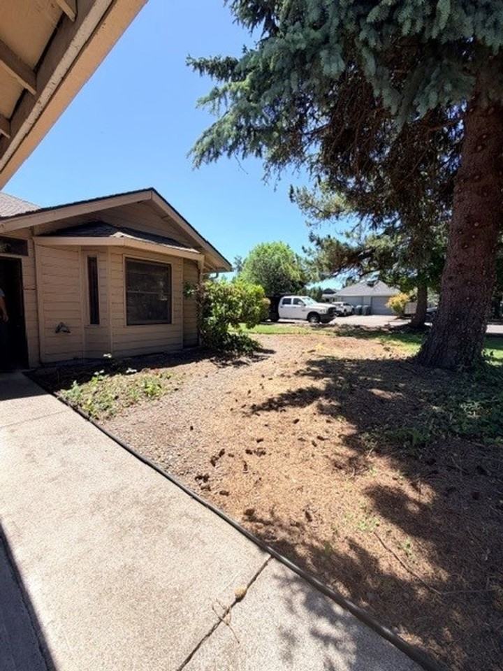 751 Catron St N - Photo 7 of 33