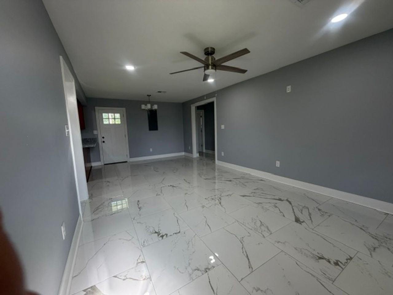 2704 General Moore Ave - Photo 2 of 10