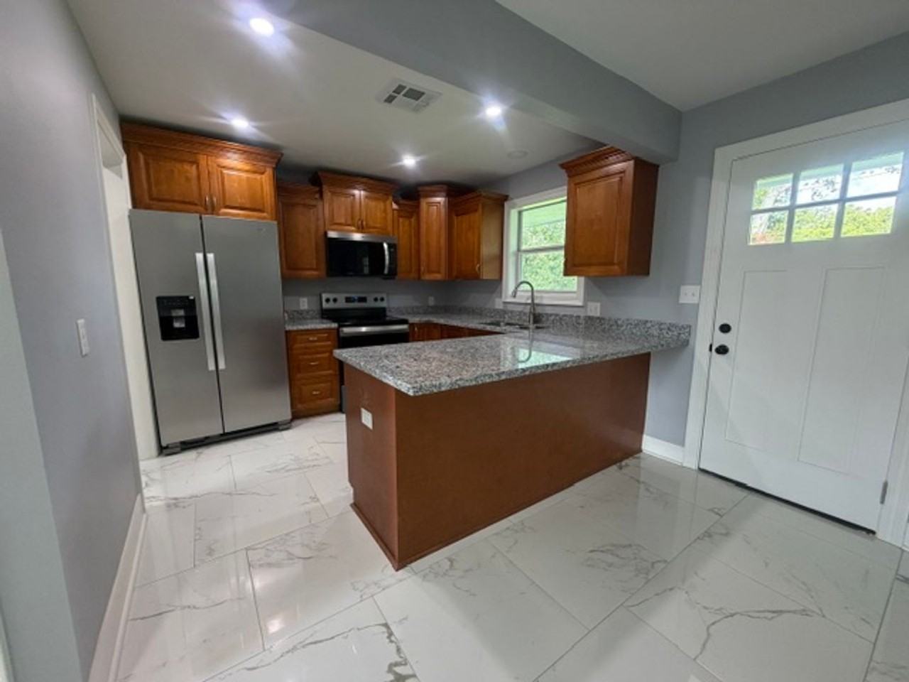 2704 General Moore Ave - Photo 3 of 10