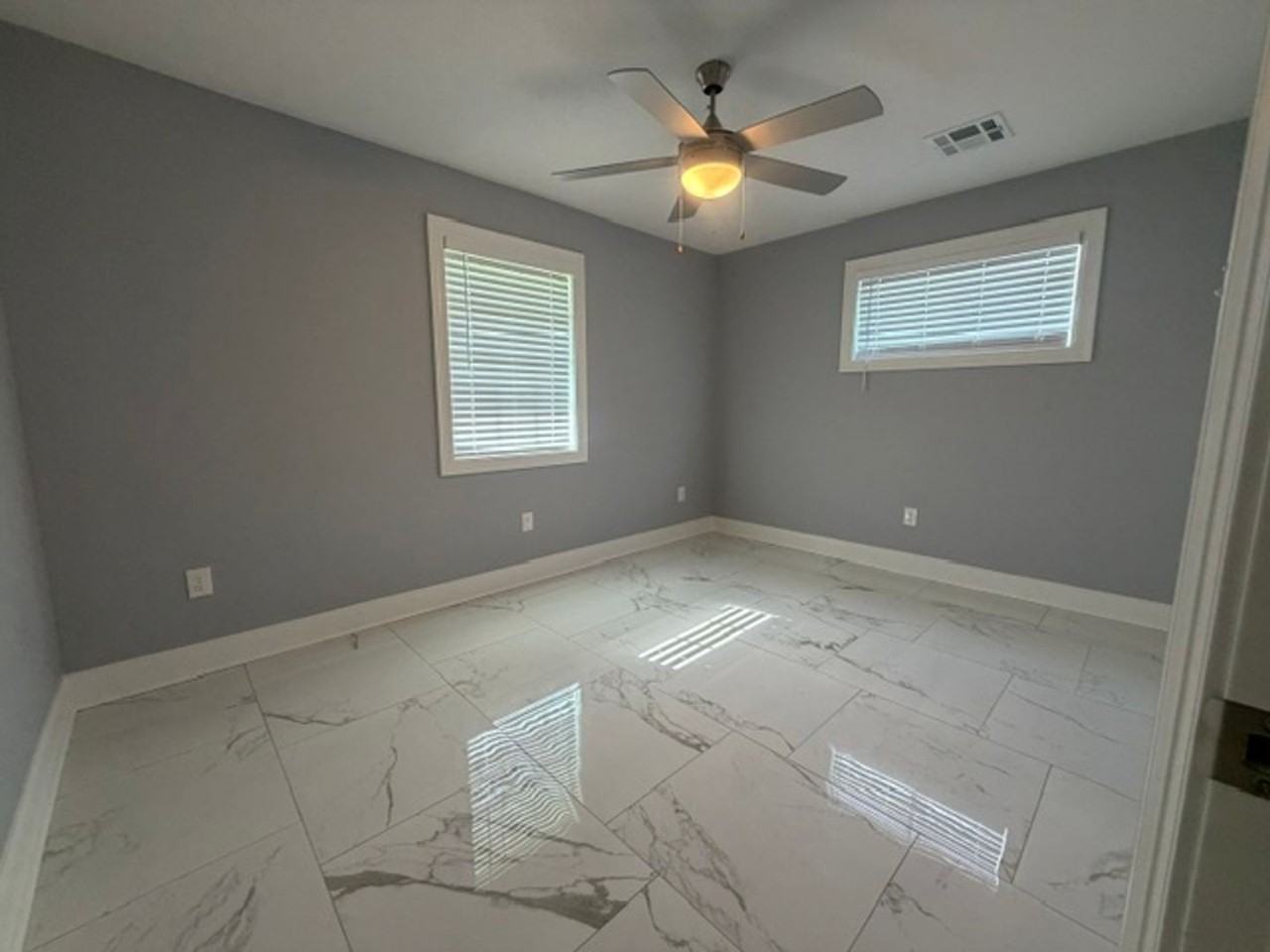 2704 General Moore Ave - Photo 5 of 10
