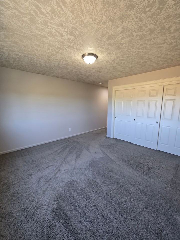 3807 Ryunkin St Se - Photo 5 of 25