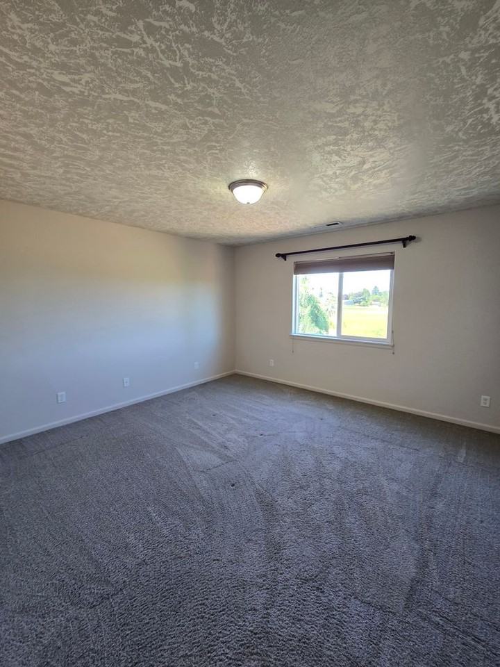 3807 Ryunkin St Se - Photo 6 of 25