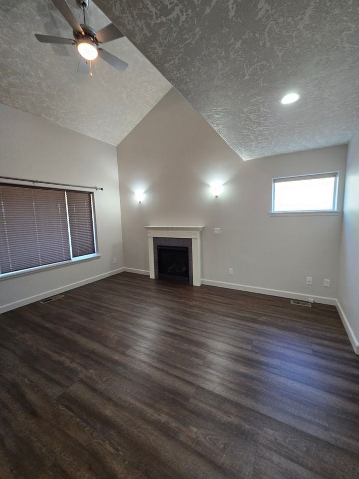3807 Ryunkin St Se - Photo 4 of 27