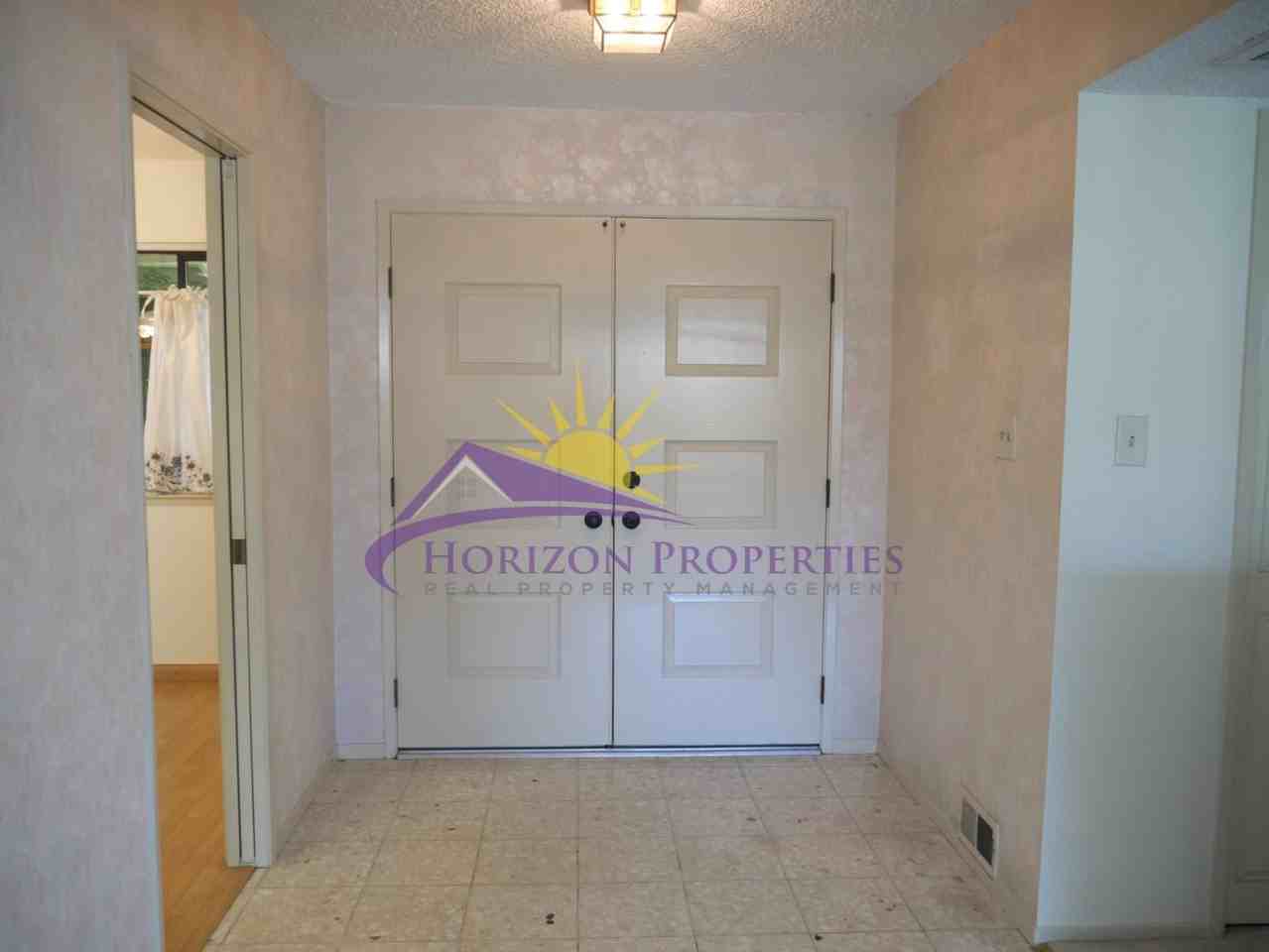 6319 Saint James Dr - Photo 3 of 30