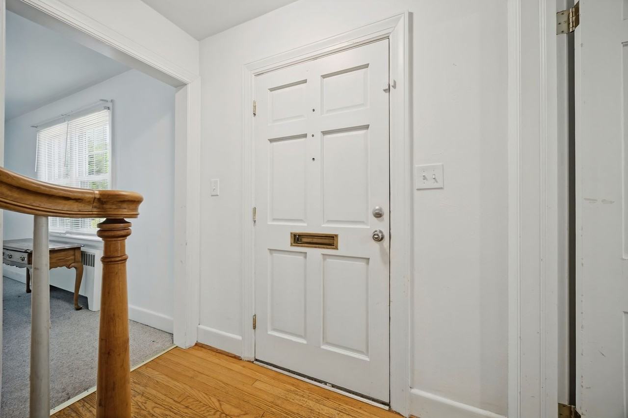 9450 Selby Pl - Photo 5 of 37
