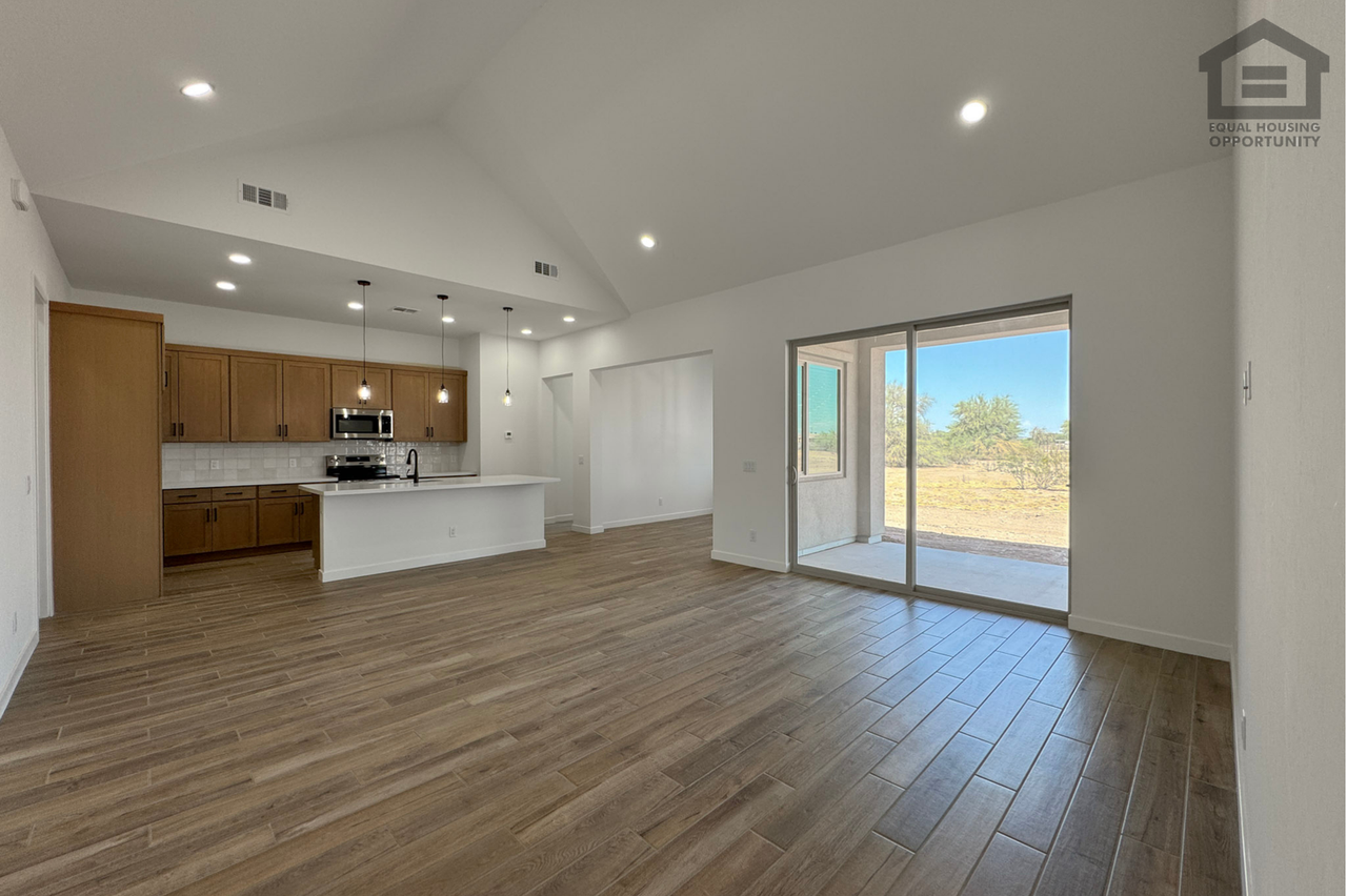 18146 W Morning Vista Ln - Photo 3 of 36