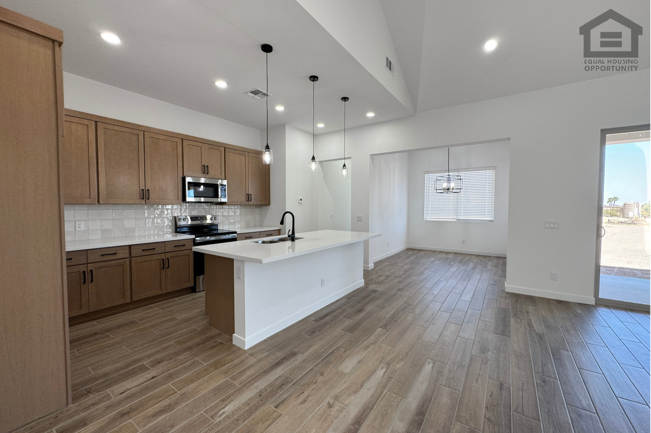 18146 W Morning Vista Ln - Photo 4 of 36