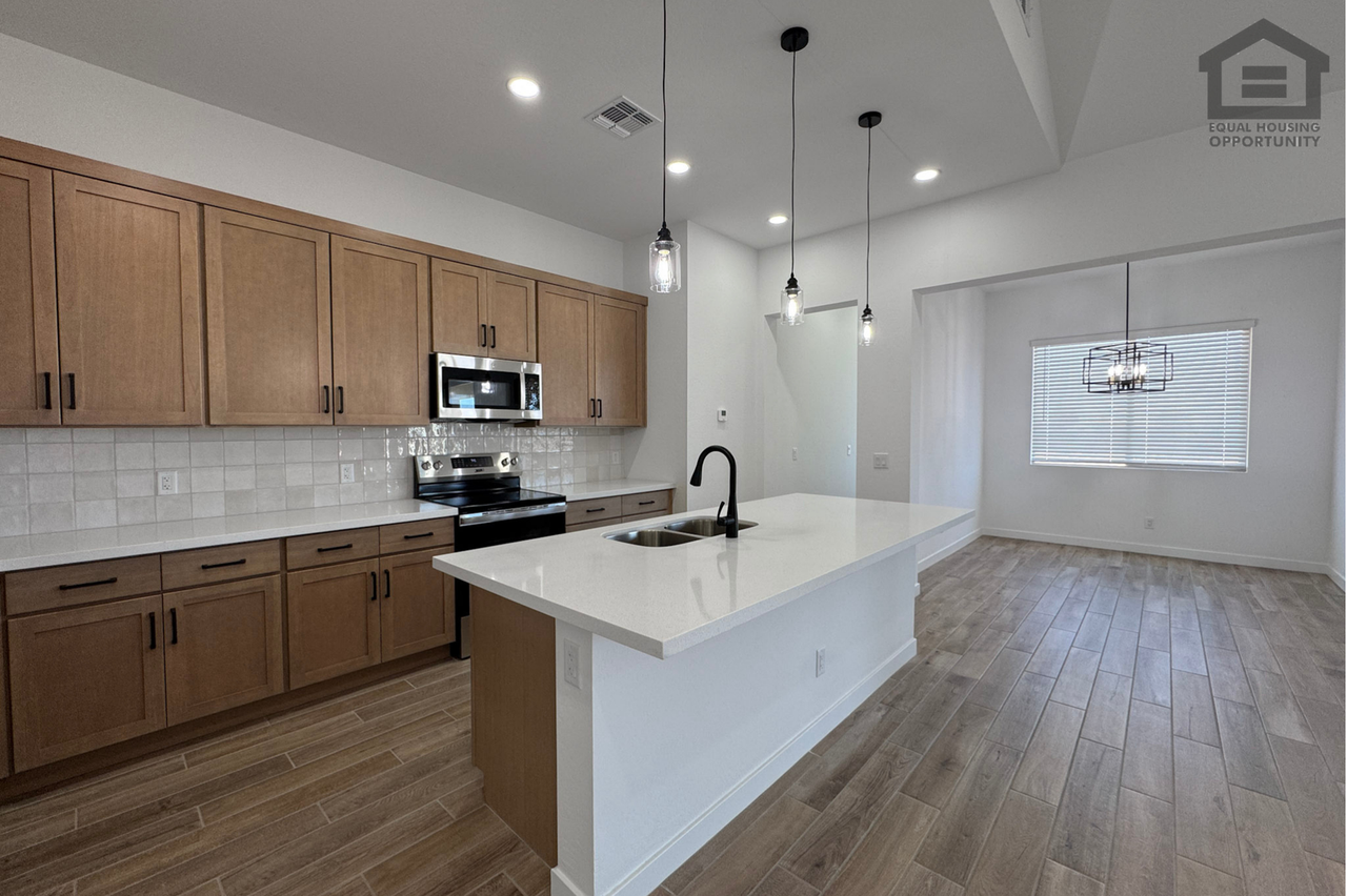 18146 W Morning Vista Ln - Photo 5 of 36