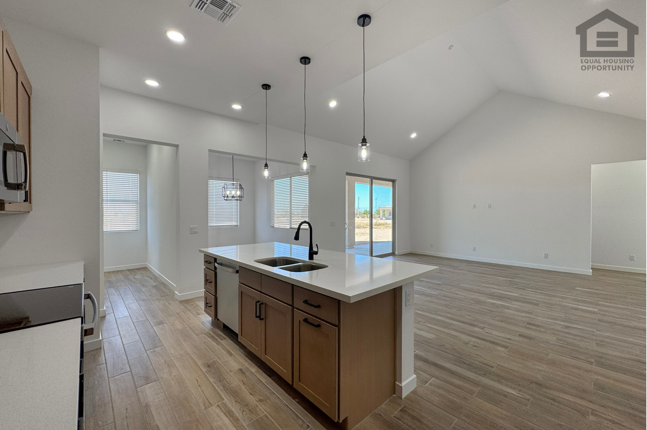 18146 W Morning Vista Ln - Photo 6 of 36