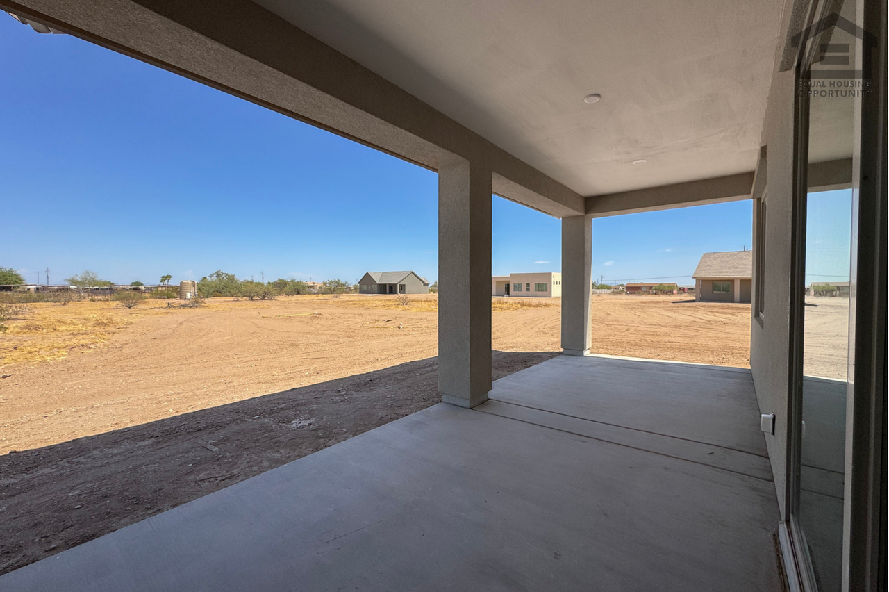 18152 W Morning Vista Ln - Photo 5 of 37