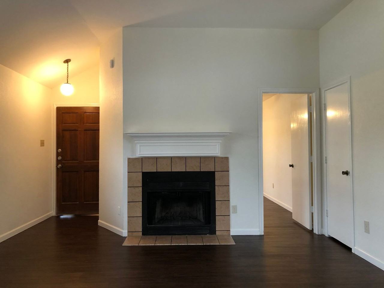 208 E Denton Dr - Photo 4 of 28