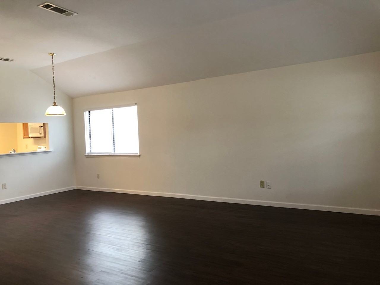208 E Denton Dr - Photo 5 of 28