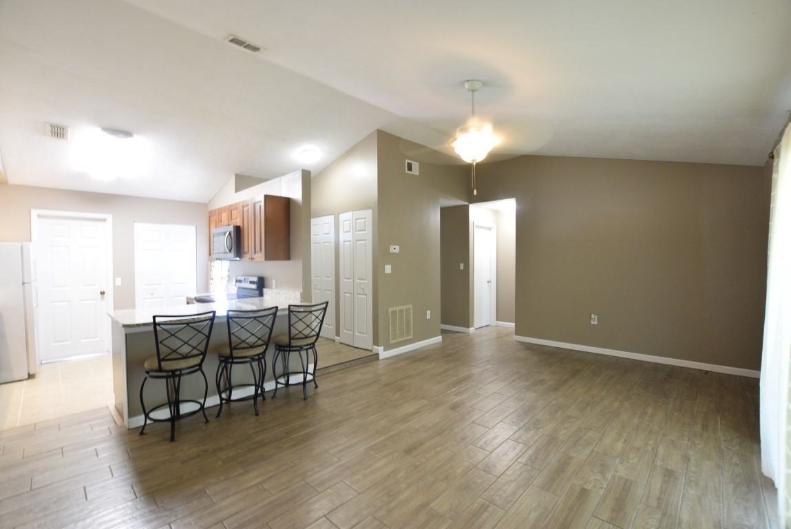 870 Farrington Dr - Photo 3 of 14