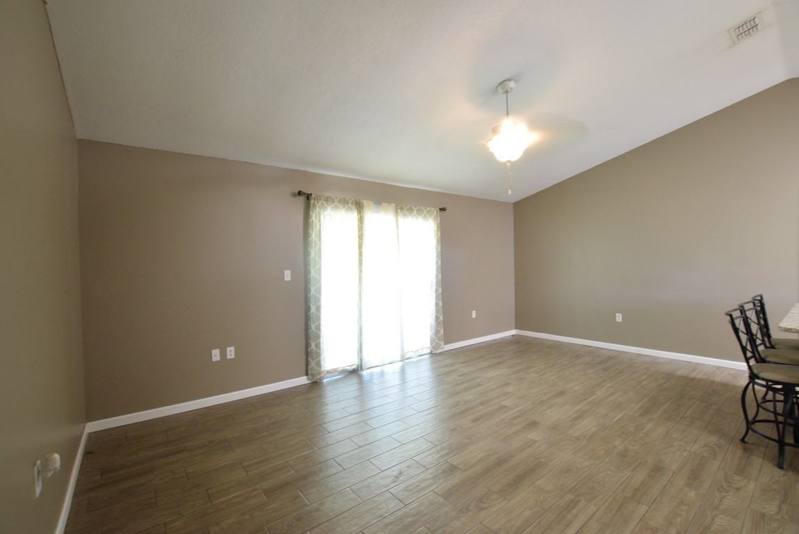 870 Farrington Dr - Photo 4 of 14