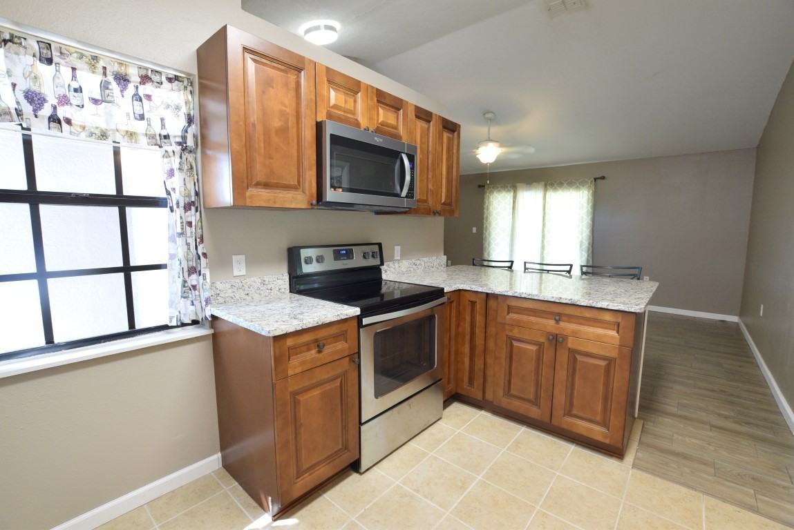 870 Farrington Dr - Photo 5 of 14