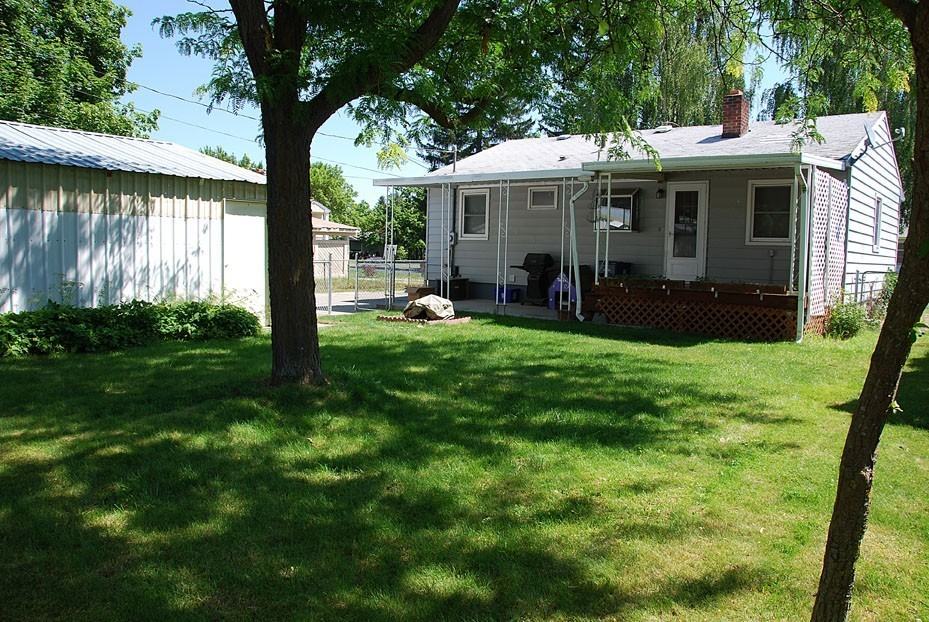 5811 N E St - Photo 2 of 18