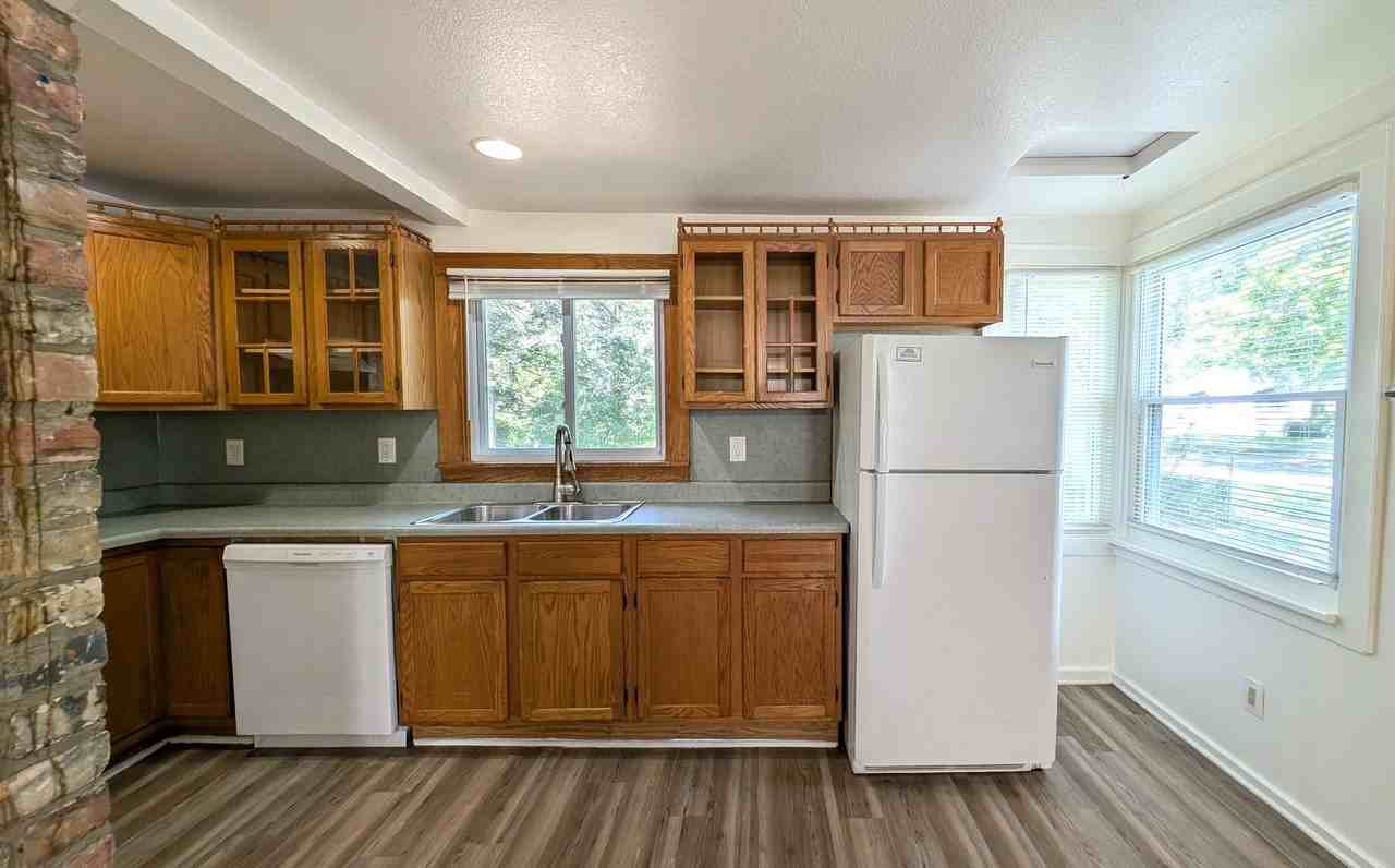 2311 Philo Ave - Photo 2 of 11