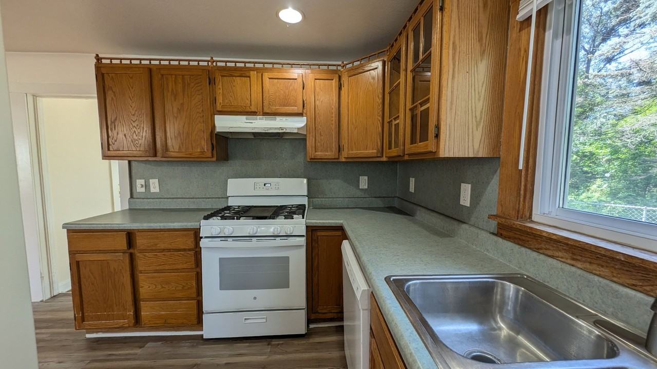 2311 Philo Ave - Photo 3 of 11