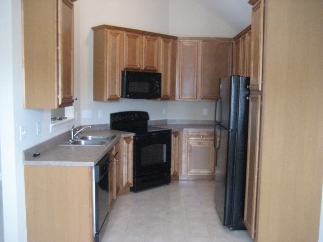 1300 Dexter Ridge Dr - Photo 2 of 5