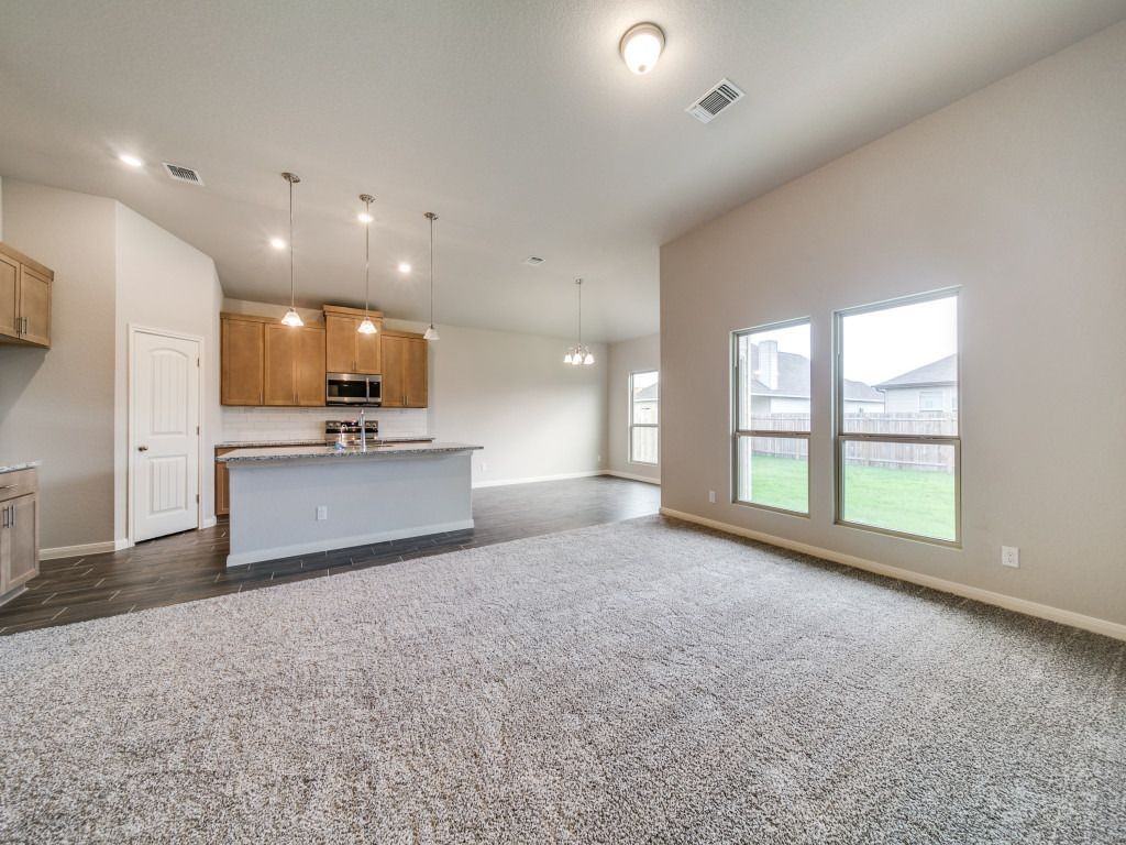 205 Stag Way - Photo 7 of 28