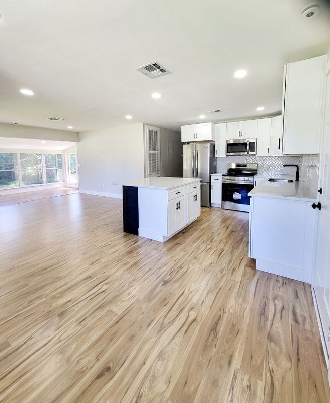 1660 Vernon Dicks Dr - Photo 3 of 15