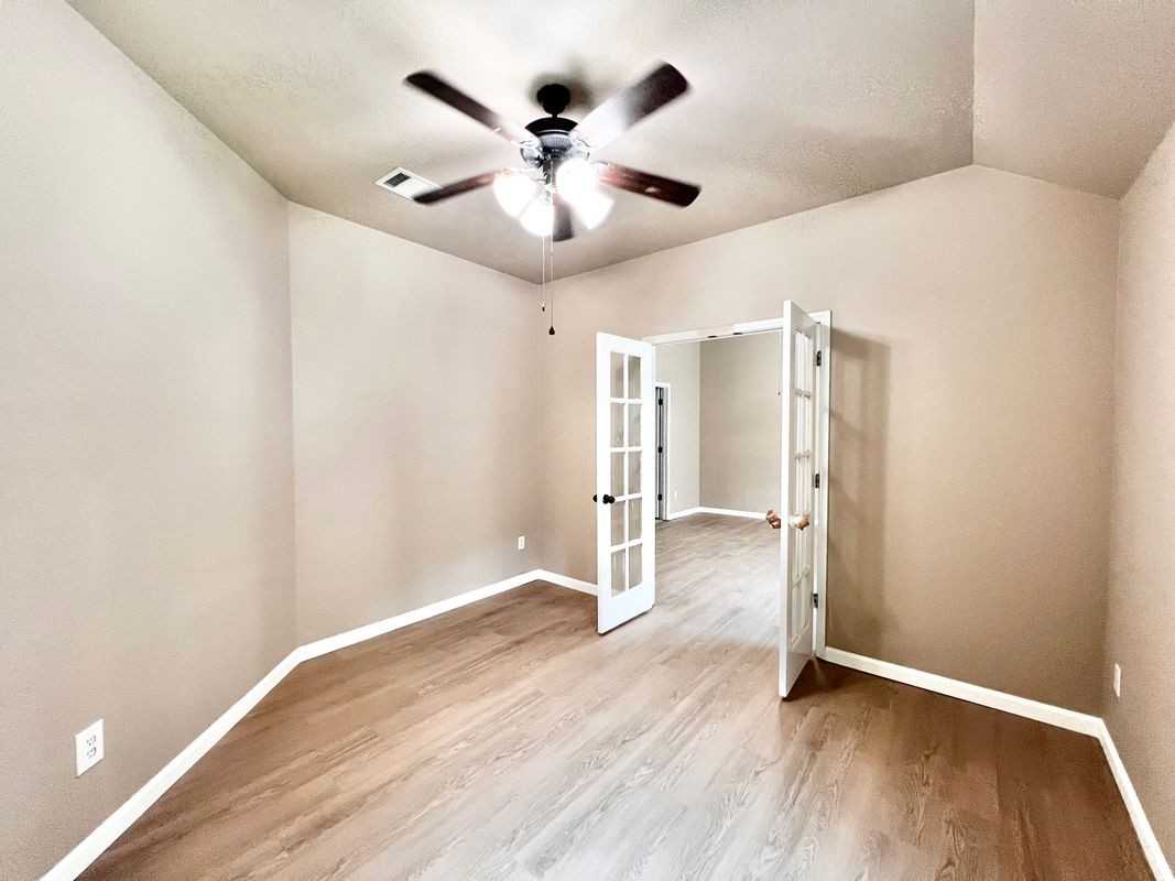 2513 Slalom Dr - Photo 7 of 32