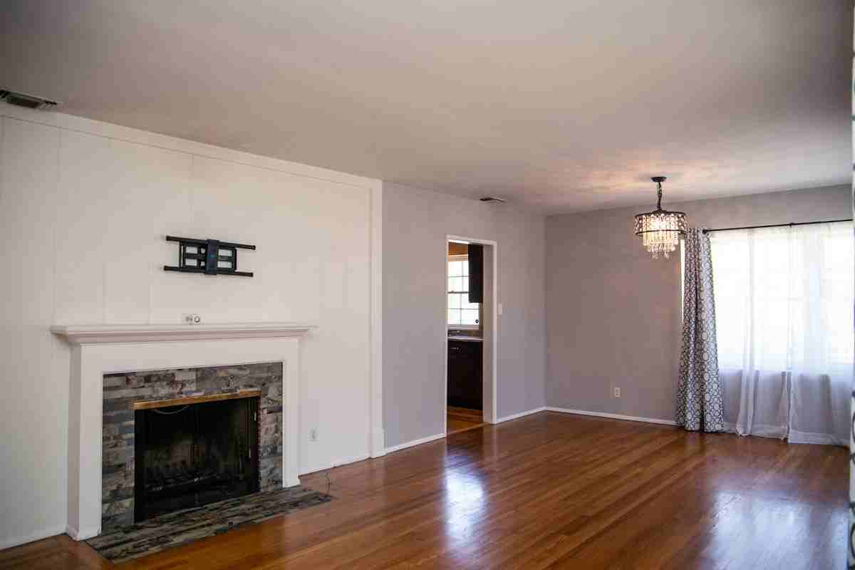 7601 Flight Ave - Photo 3 of 5