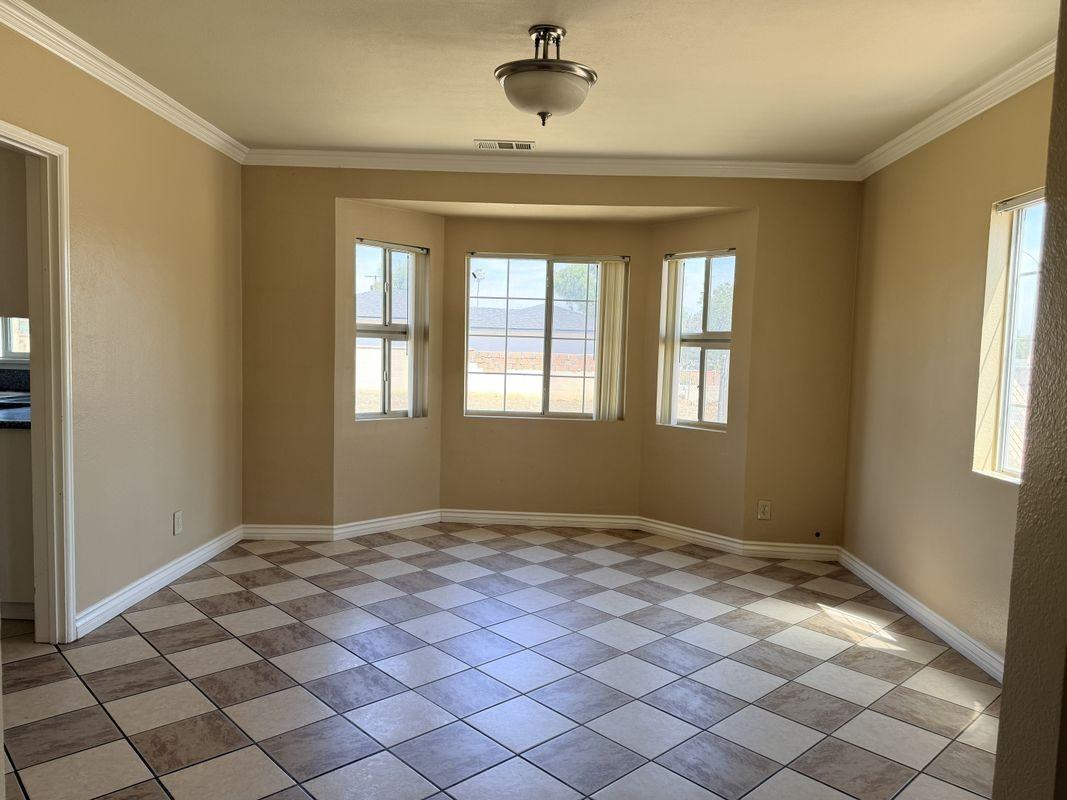 2820 Madison St - Photo 5 of 9