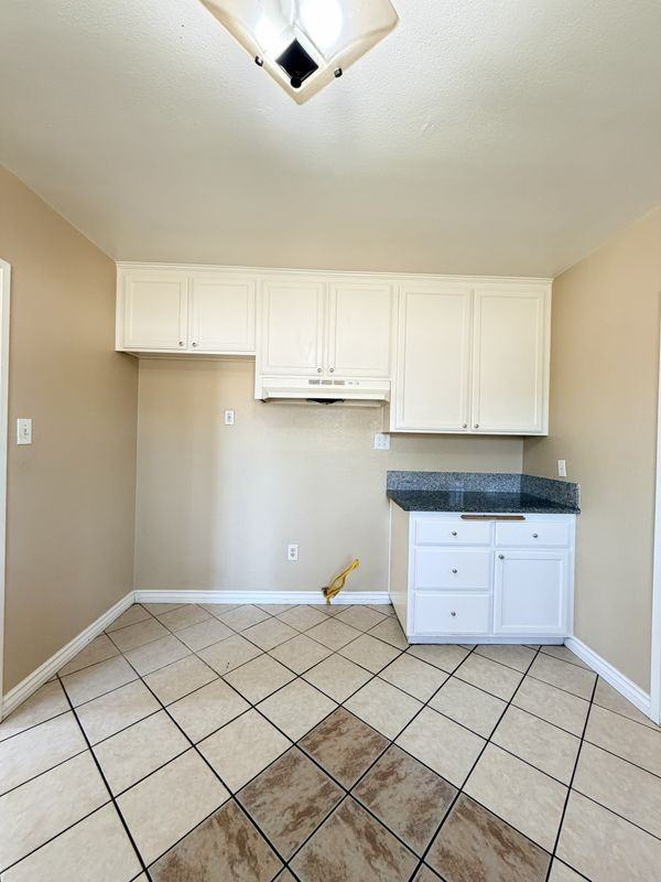2820 Madison St - Photo 6 of 9