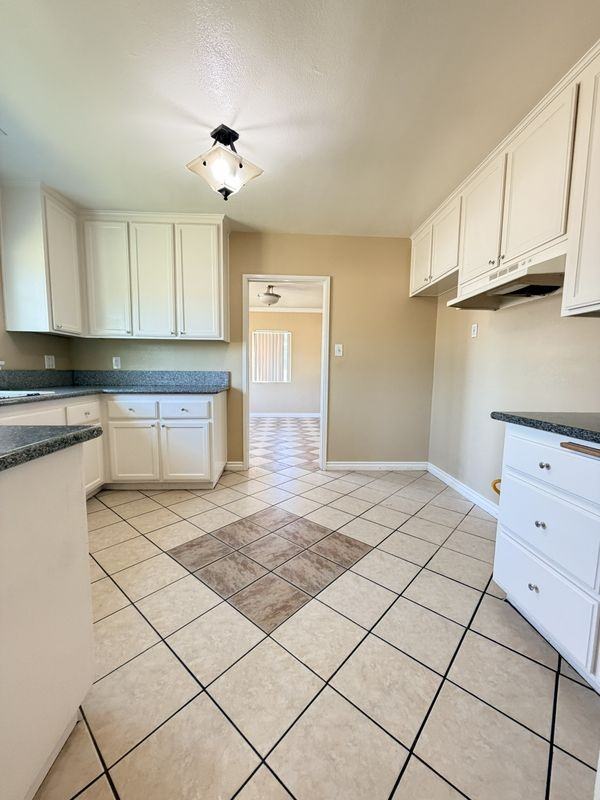 2820 Madison St - Photo 7 of 9