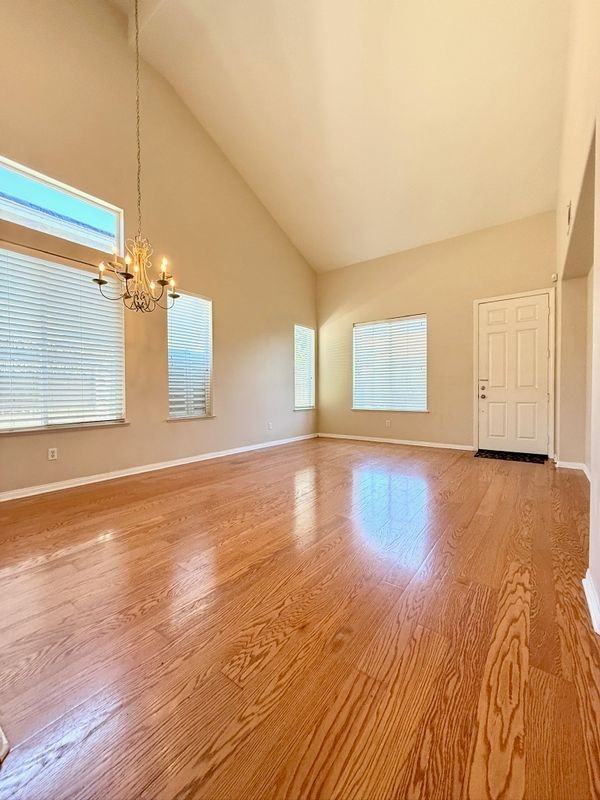 1319 Jacaranda Cir - Photo 3 of 23