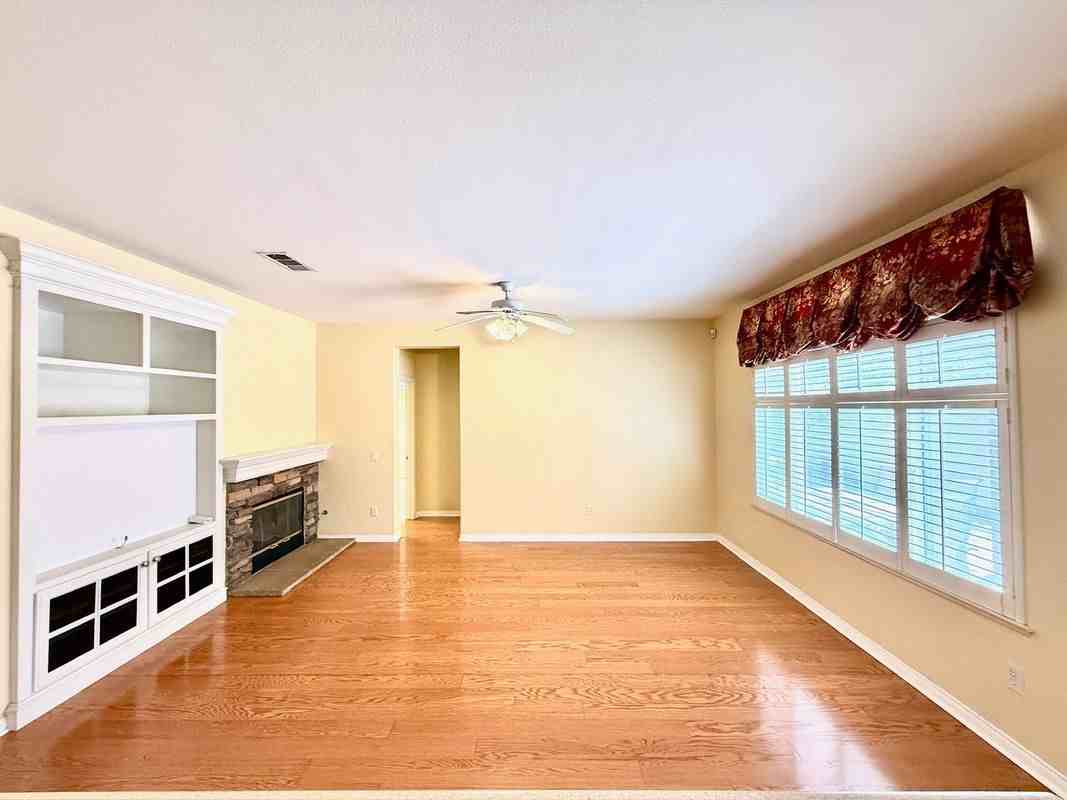 1319 Jacaranda Cir - Photo 5 of 23