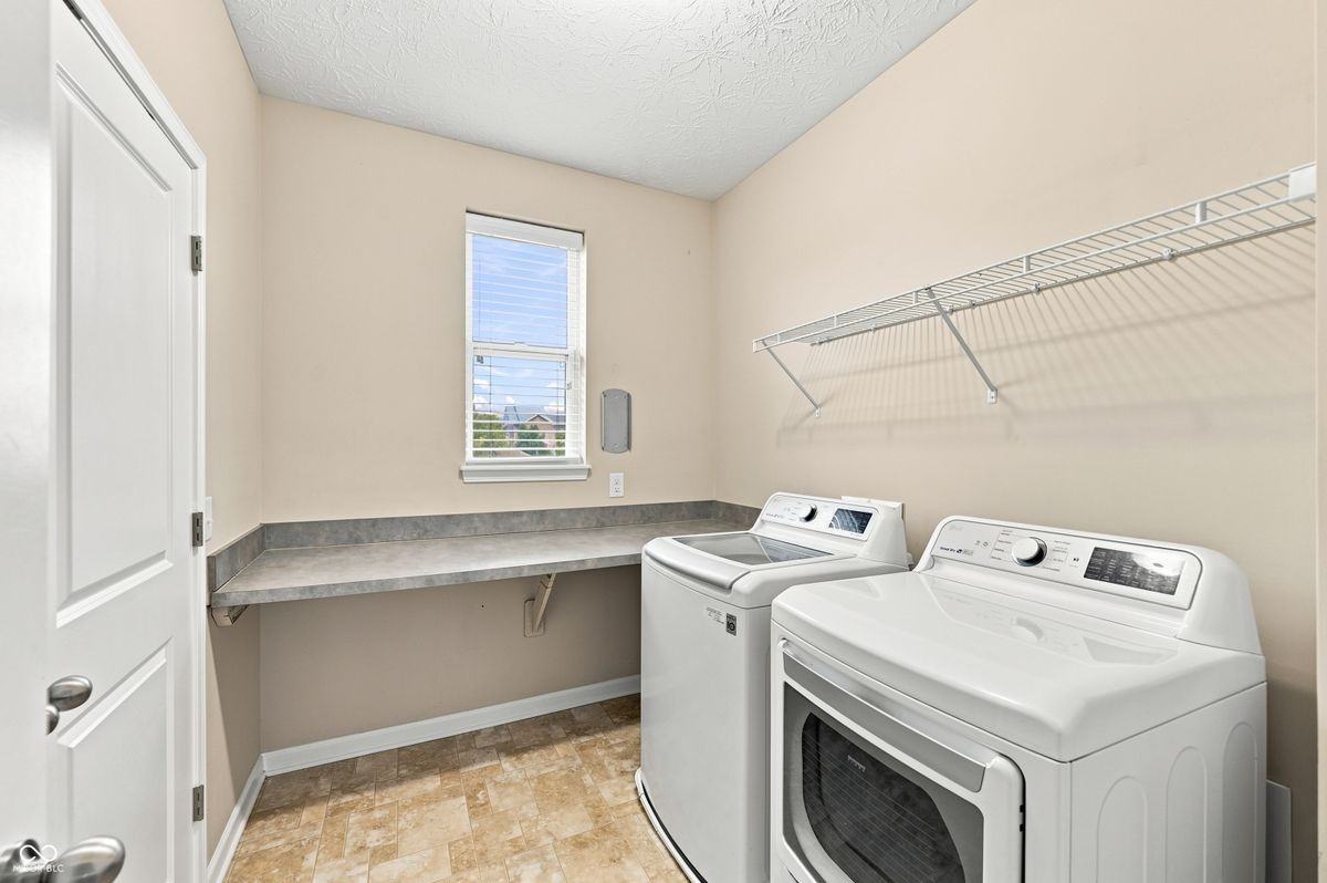 9124 Hawkins Rd - Photo 2 of 18