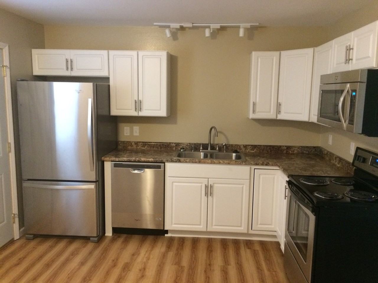 1814 Cameron Dr - Photo 5 of 14