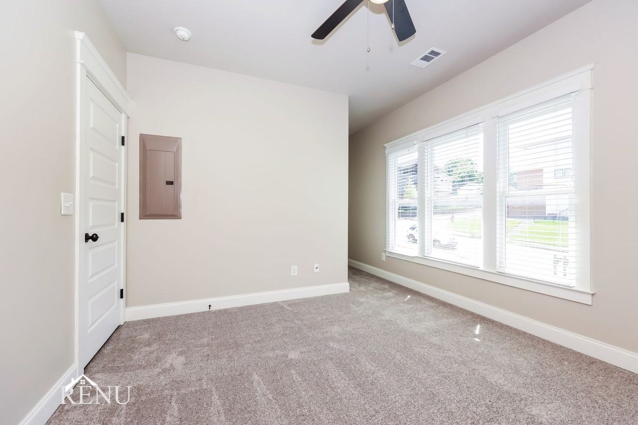 954 9th Ave S - Photo 6 of 18