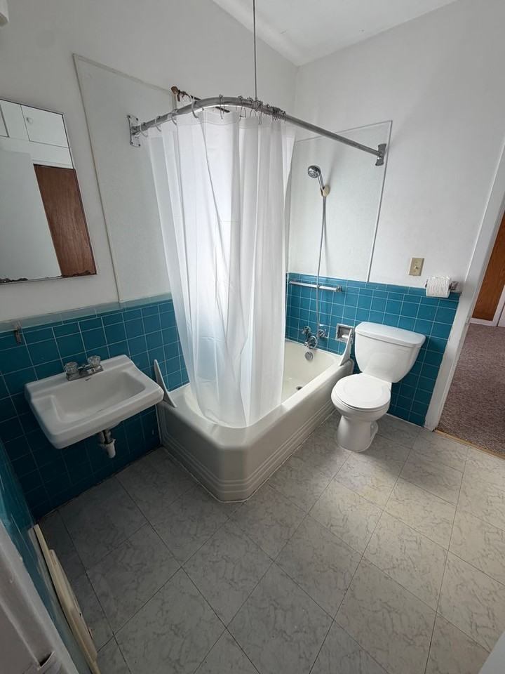 127 N 8th St #A - Photo 4 of 10