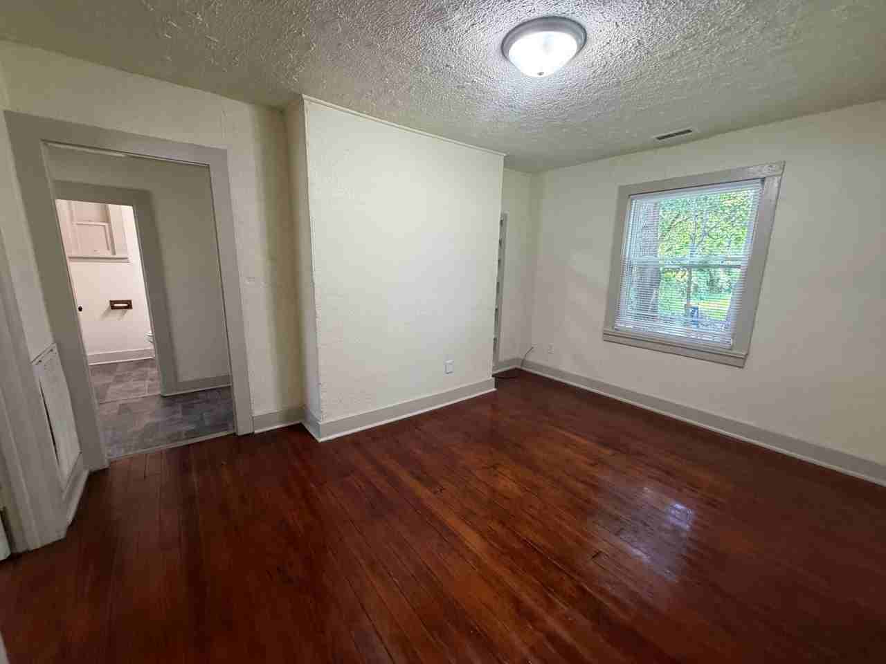 2727 Winter St - Photo 2 of 9