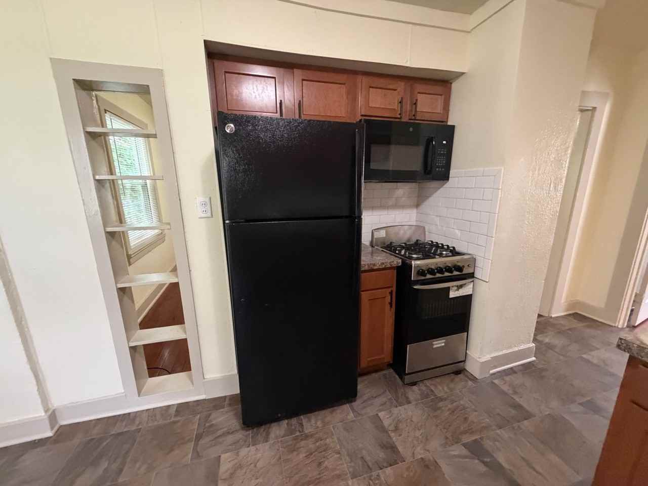 2727 Winter St - Photo 3 of 9