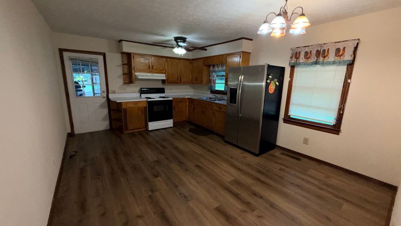 1900 Grady Rd - Photo 2 of 11