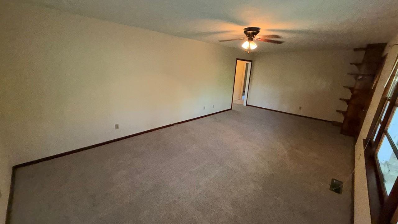1900 Grady Rd - Photo 3 of 11