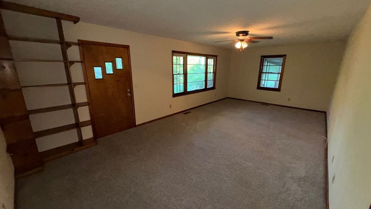 1900 Grady Rd - Photo 4 of 11