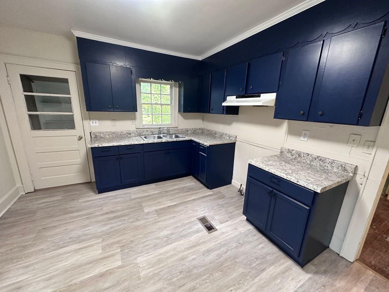 33 Williamson St Sw - Photo 3 of 8