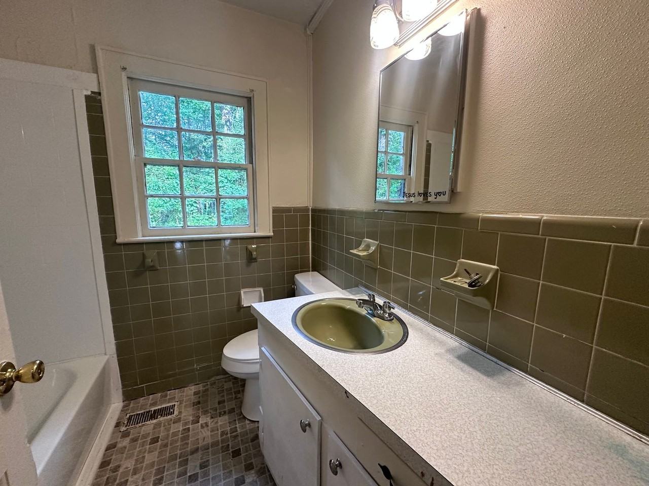 33 Williamson St Sw - Photo 5 of 8