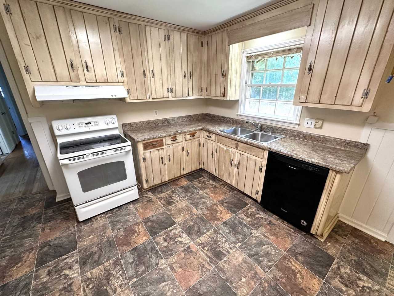 7 Johns Dr Ne - Photo 2 of 14