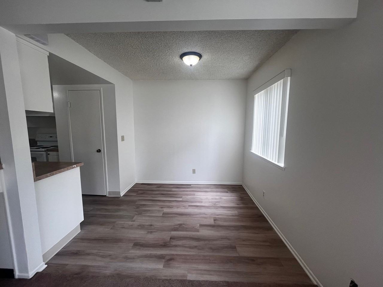 752 W Hemlock St - Photo 2 of 10