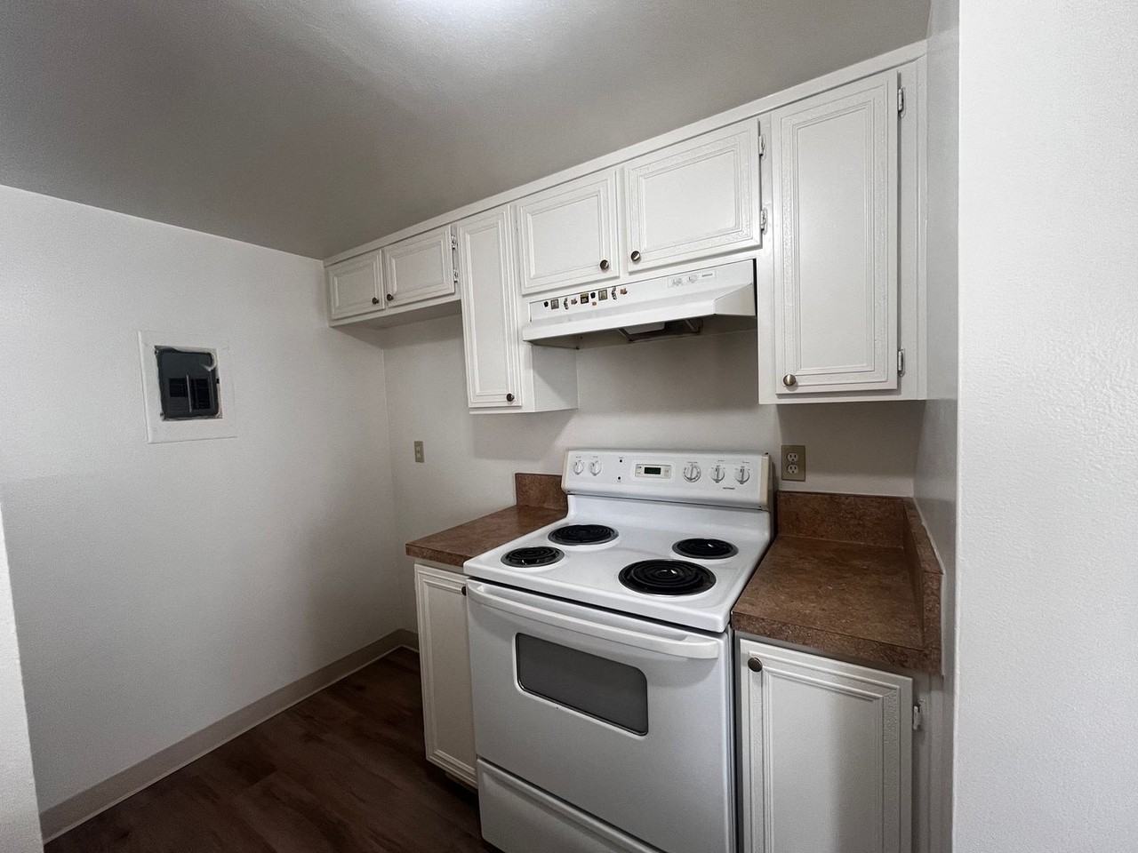 752 W Hemlock St - Photo 4 of 10