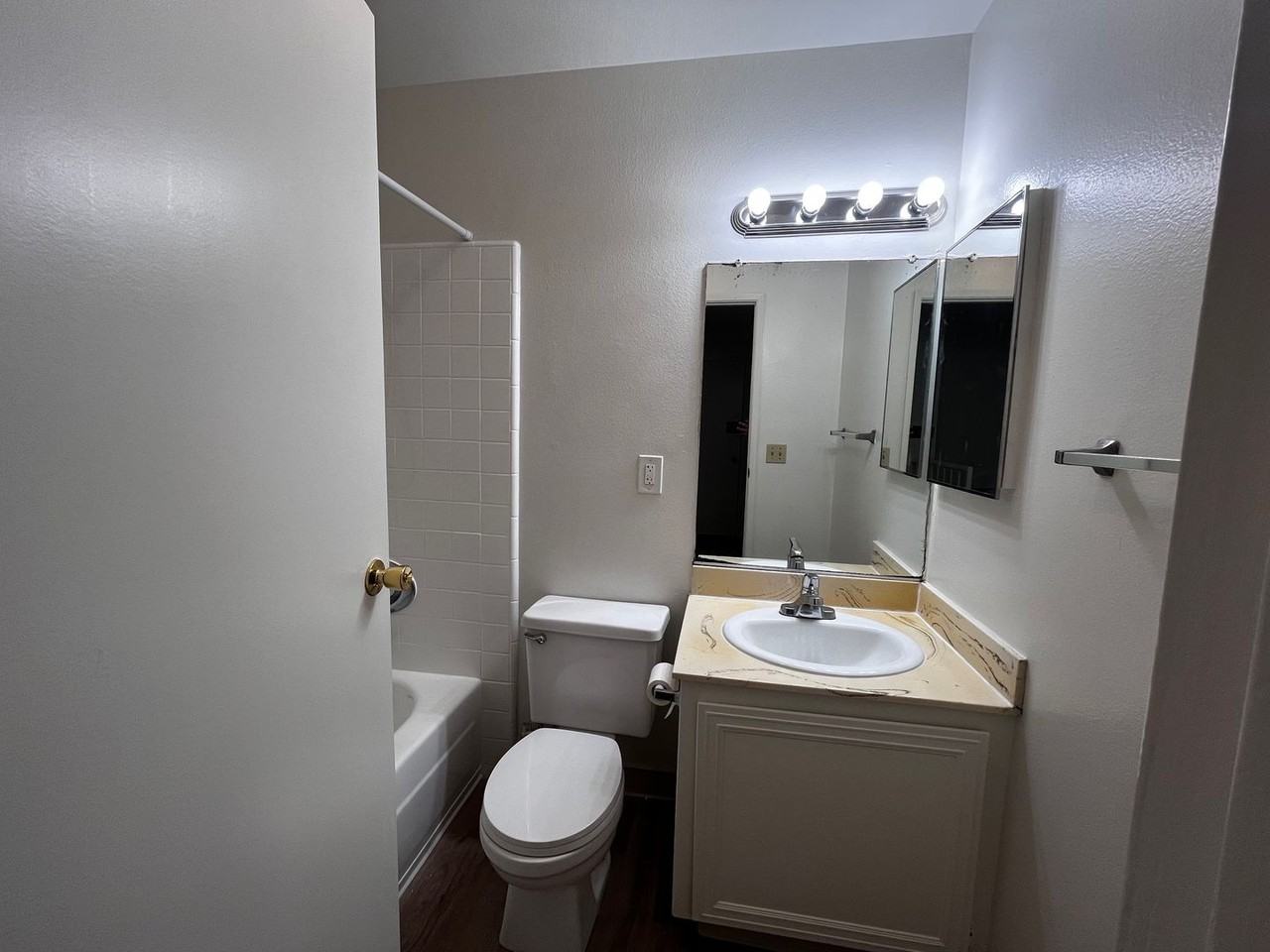 752 W Hemlock St - Photo 5 of 10