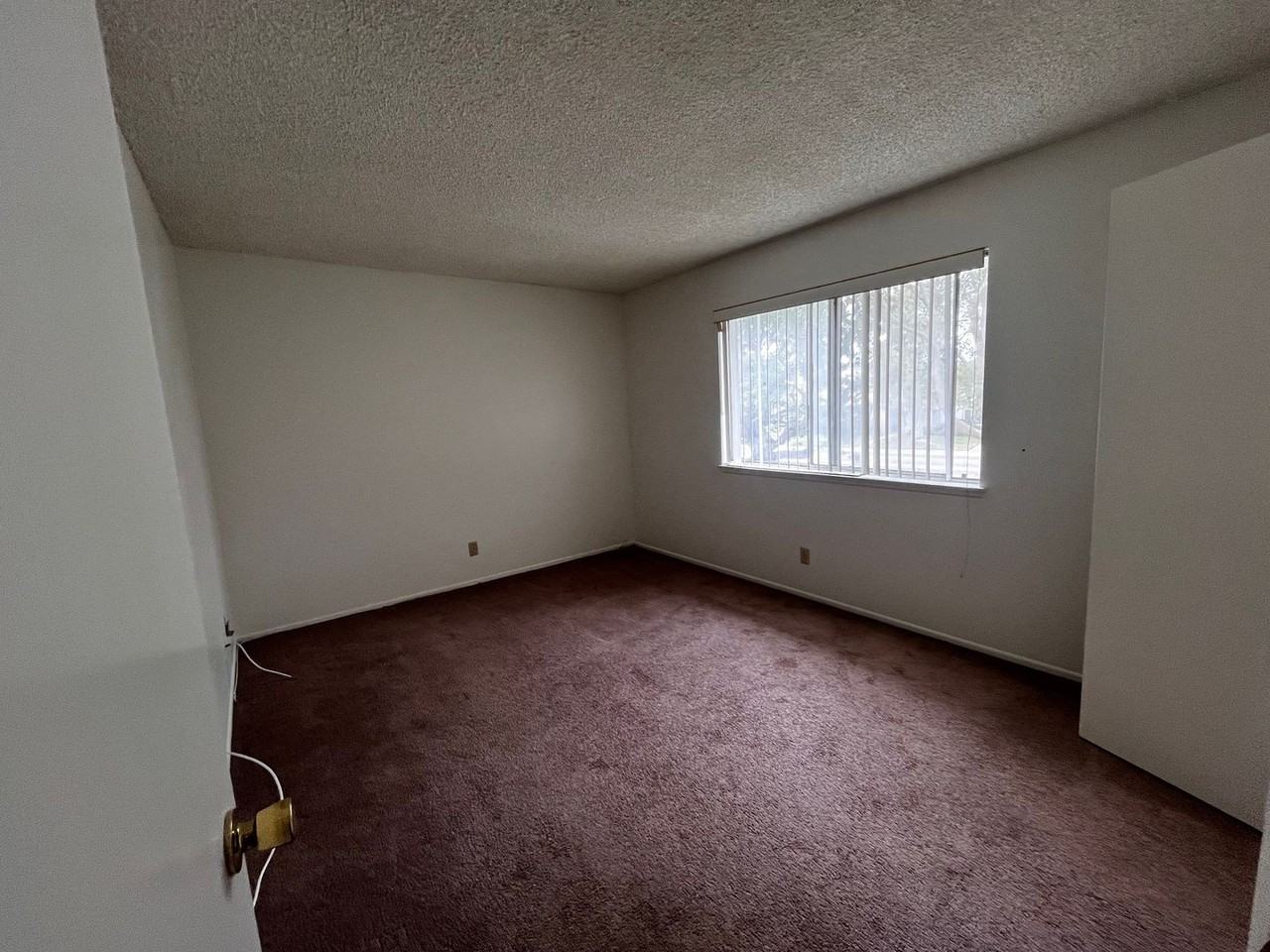 752 W Hemlock St - Photo 7 of 10