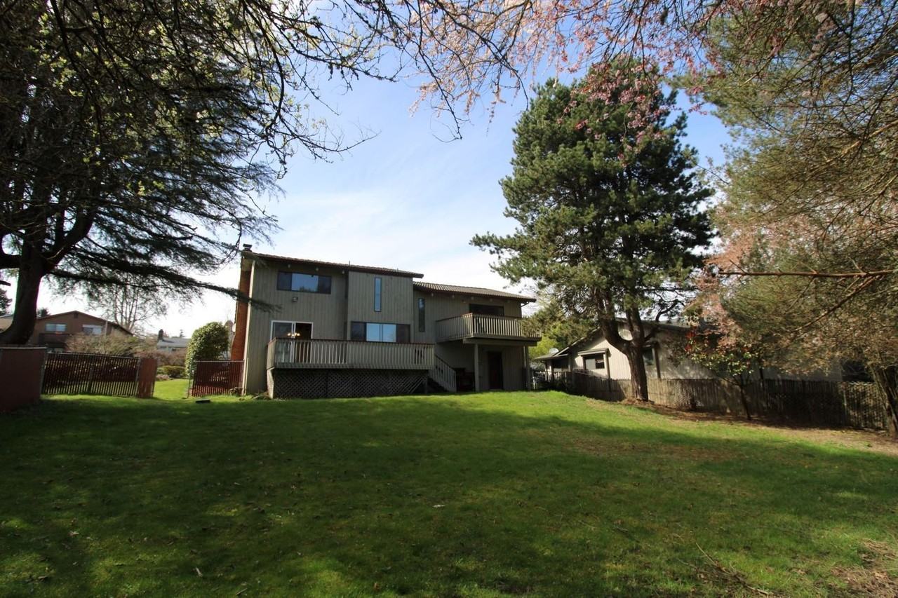 16103 Ne 33rd Ave - Photo 2 of 32