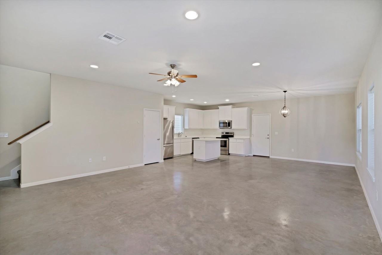 213 Grange St - Photo 3 of 20
